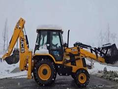 
      
      Snowfall forces closure of Srinagar–Jammu highway
      
      