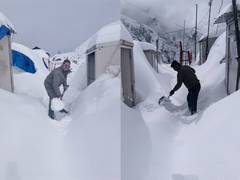 
      
      Police, ITBP personnel hold fort amid heavy snowfall at Kedarnath
      
      