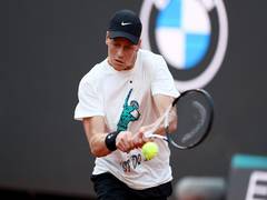 
      
      Australian Open: Sinner sets up clash against Djokovic
      
      