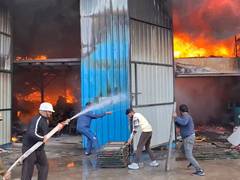 
      
      Uttarakhand: Fire breaks out at warehouse in Haridwar
      
      