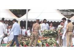 
      
      Riteish Deshmukh attends last rites of Ajit Pawar
      
      