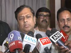 
      
      Union Minister lauds Calcutta HC order for land handover by TMC
      
      