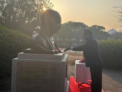 
      
      Assam CM pays tribute to Mahatma Gandhi on Martyrs' Day
      
      