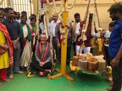 
      
      British Deputy High Commissioner Official offers prayers
      
      