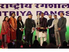 
      
      Gujarat tableau wins Popular Choice Award in R-day parade
      
      