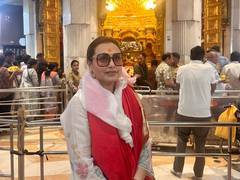 
      
      Rani Mukerji offers prayers at Siddhivinayak Temple in Mumbai 
      
      