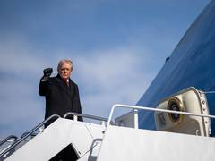 
      
      Trump claims skeptics of tariffs 