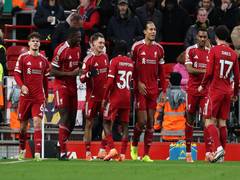 
      
      Premier League: Liverpool thrash Newcastle
      
      