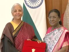 
      
      Nirmala Sitharaman meets President Murmu at Rashtrapati Bhavan
      
      