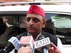 
      
      Akhilesh Yadav flags 