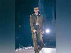 
      
      Justin Timberlake performs for first time after Lyme diagnosis
      
      