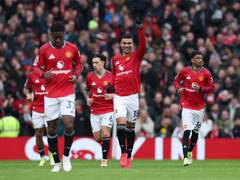 
      
      Man United beat Fulham 3-2, Spurs draw 2-2 with Man City
      
      