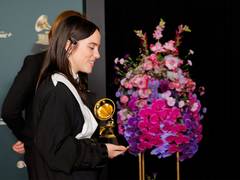 
      
      Billie calls for immigrants rights in Grammys winning speech
      
      