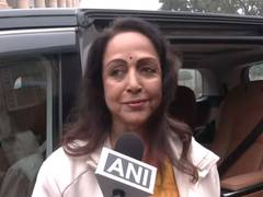 
      
      Hema Malini reacts to Dharmendra’s Padma honour
      
      