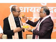 
      
      BJP's Tarun Chugh congratulates newly-elected Manipur party leade
      
      