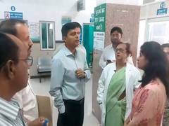 
      
      Ujjain District Collector conduct surprise inspection at hospital
      
      