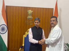 
      
      Suvendu Adhikari meets West Bengal Governor RN Ravi at Lok Bhavan
      
      
