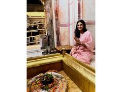 
      
      Nimrat Kaur offers prayers at Kashi Vishwanath temple 
      
      