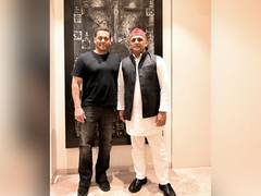 
      
      Salman Khan meets Samajwadi Party chief Akhilesh Yadav in Mumbai
      
      