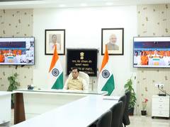 
      
      Sonowal interacts with crew of Shivalik and Nanda Devi
      
      