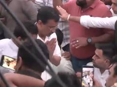 
      
      Kejriwal, other AAP leaders visit Palam site, meet bereaved kin
      
      