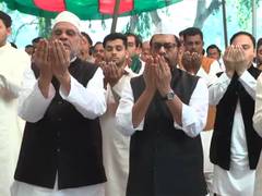 
      
      Leaders from Muslim community offer Namaz at Parliament Street...
      
      