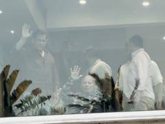 
      
      Eid: Salim Khan makes 1st public appearance, Salman shares video
      
      