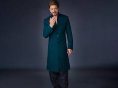 
    SRK wishes everyone 