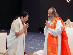 
      
      Rekha Gupta attends Bhajan Clubbing event with Gurudev Ravi Shank
      
      
