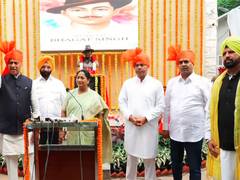 
      
      Delhi CM Rekha Gupta unveils Bhagat Singh statue on Shaheed Diwas
      
      