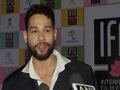 
      
      Siddhant Chaturvedi on Ranveer Singh: 