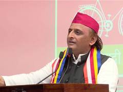 
      
      Akhilesh Yadav takes dig at BJP amid LPG concerns
      
      