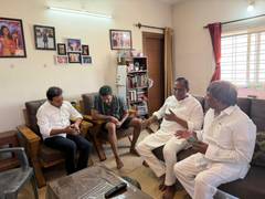 
      
      Telangana: K T Rama Rao visits injured BRS leader Manne Krishank
      
      
