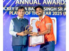 
      
      Hockey India Awards: Navneet, Hardik named Players of the Year
      
      