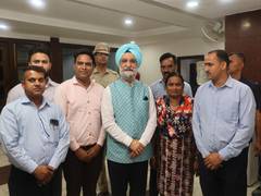 
      
      LG Taranjit Singh Sandhu interacts with Vasant Vihar residents
      
      