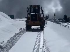 
      
      J-K: Heavy snowfall shuts Bandipora-Gurez road for vehicles
      
      