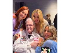 
      
      Powerpuff Girls voice cast reunites since Tom Kane's 2020 stroke
      
      