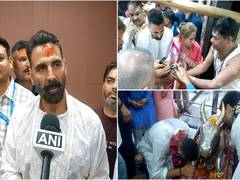 
      
      Akshay Kumar visits Mahakaleshwar Temple with Dimple Kapadia
      
      