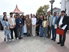 
      
      Journalism students' delegation calls on Himachal CM
      
      
