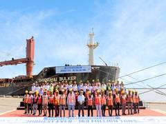 
      
      Kandla Port crosses record 160 MMT cargo in FY26
      
      