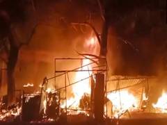 
      
      Massive fire engulfs shops in Lucknow
      
      