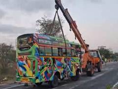 
      
      Tamil Nadu: Passenger van and lorry collide on  National Highway
      
      