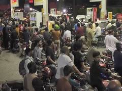
      
      Pakistan: Fuel price surge pushes Lahore students to the brink 
      
      