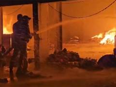 
      
      Gujarat: Massive fire breaks out at textile unit in Kandla SEZ
      
      