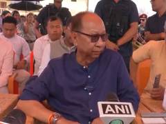 
      
      Manipur CM  Yumnam Khemchand meets locals in Jiribam
      
      
