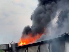 
      
      UP: Fire breaks out at shoe sole manufacturing factory in Agra
      
      