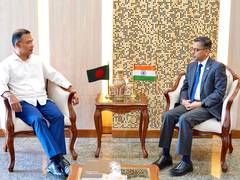 
      
      India, Bangladesh discuss bilateral ties
      
      