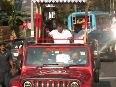 
      
      Keralam CM Pinarayi Vijayan holds roadshow in Dharmadam
      
      