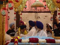 
      
      Delhi Lt Governor honours Guru Tegh Bahadur
      
      