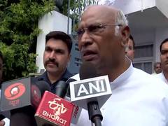 
      
      Mallikarjun Kharge mourns passing of Veteran leader Mohsina Kidwa
      
      